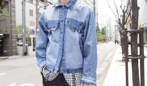 ” MIXED COLOR REWORKES DENIM JACKET “